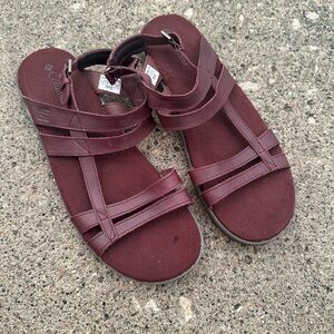 Columbia Women's Strappy Sandals. Maroon. Size 10.